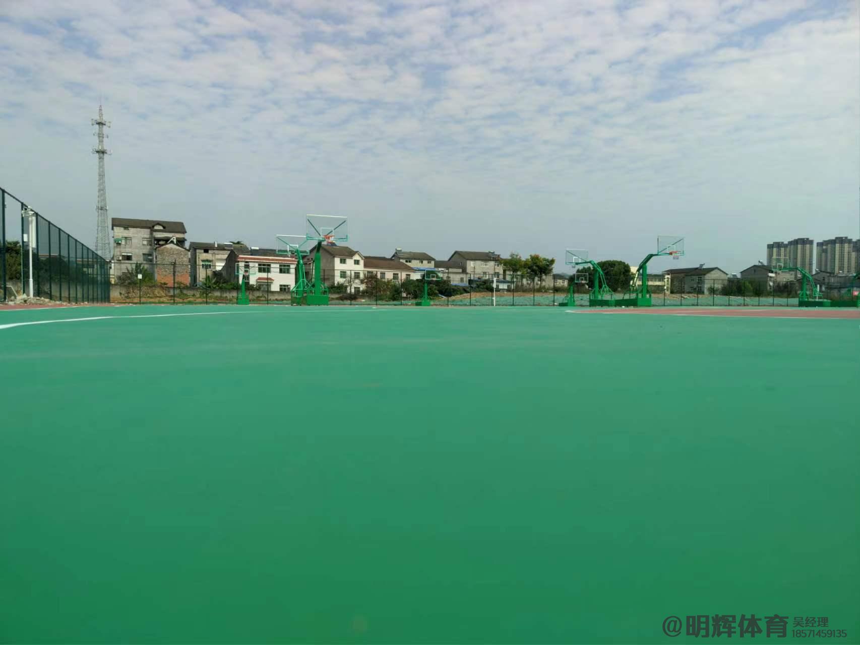 琼结硬地丙烯酸球场的优缺点